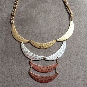 Necklace. NWOT Tri-color.